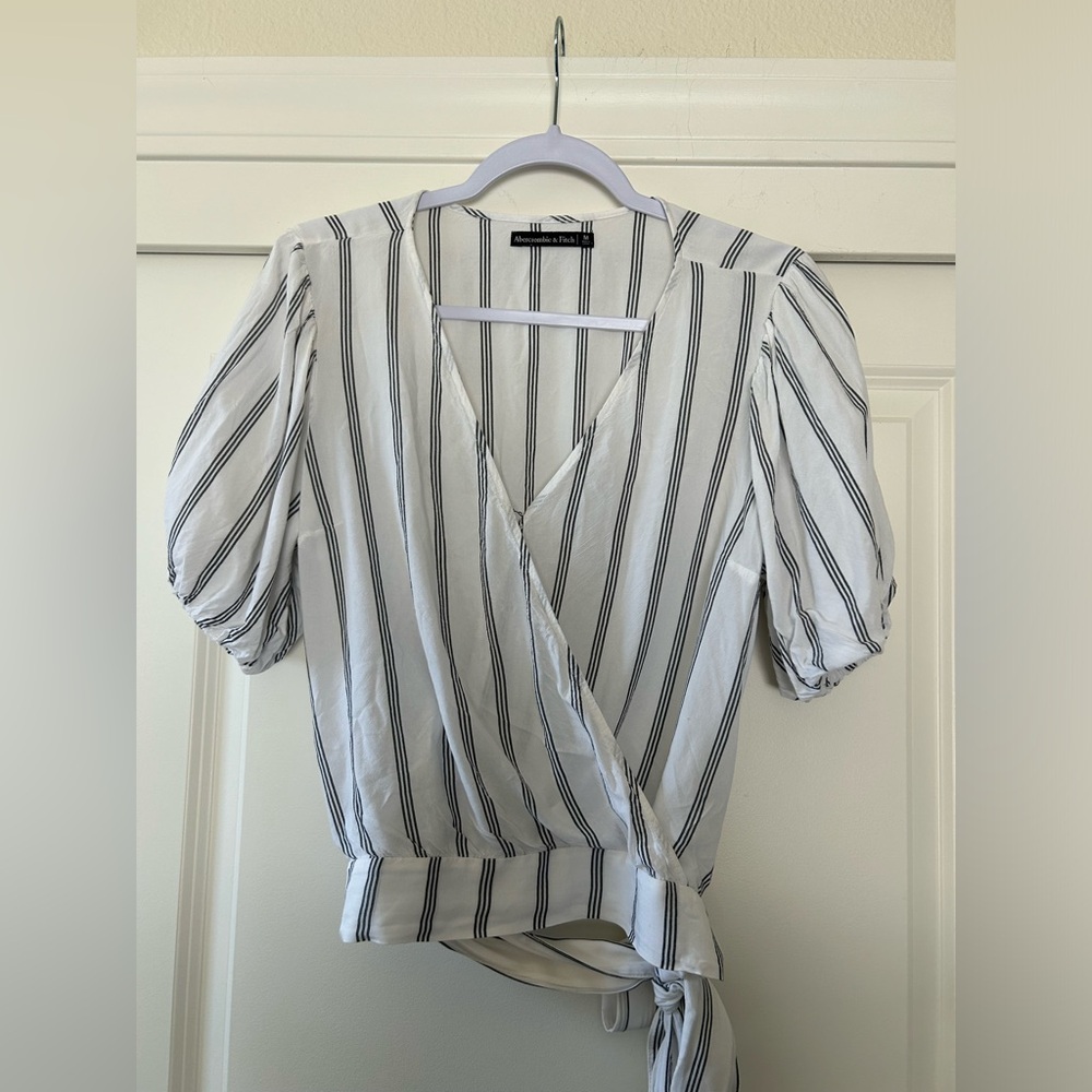 Abercrombie & Fitch White and Gray Puff Sleeve Wrap Blouse - Picture 2 of 10